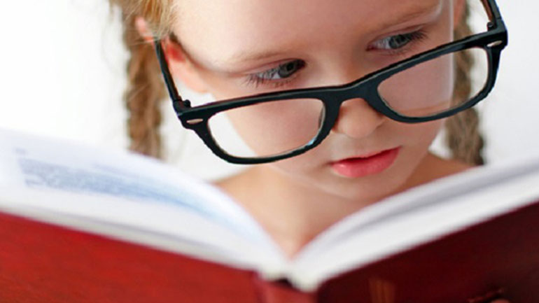 Το πολύ διάβασμα ή η πολλή τηλεόραση από κοντά δεν προκαλούν μυωπία